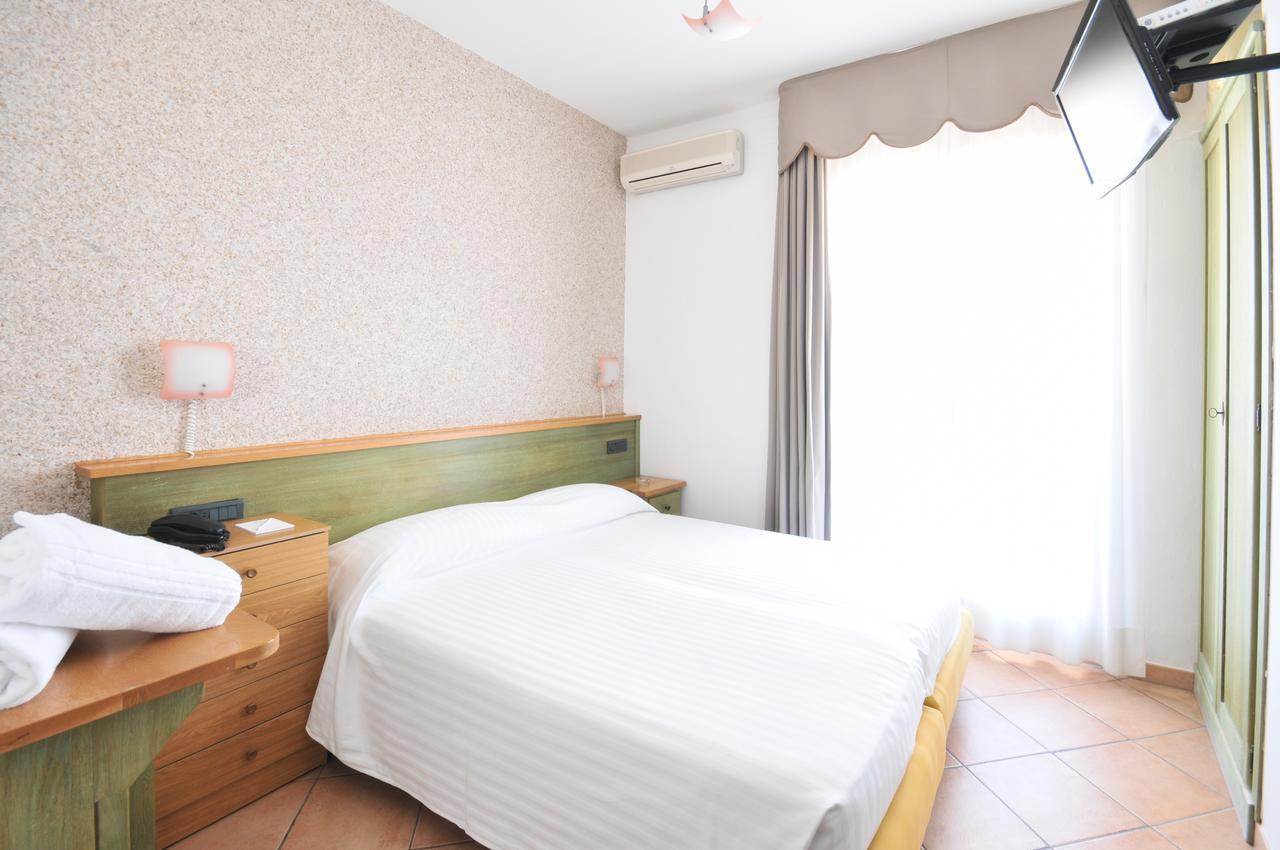 Hotel Plaza 리도 델리 에스텐시 외부 사진