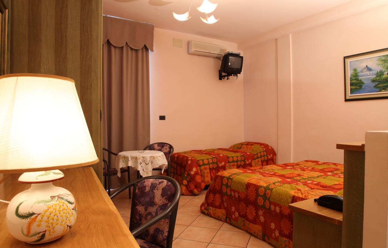 Hotel Plaza 리도 델리 에스텐시 외부 사진