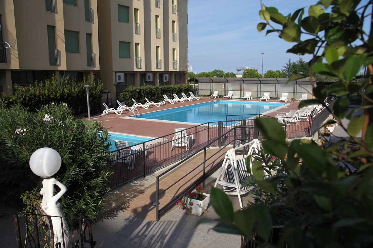 Hotel Plaza 리도 델리 에스텐시 외부 사진