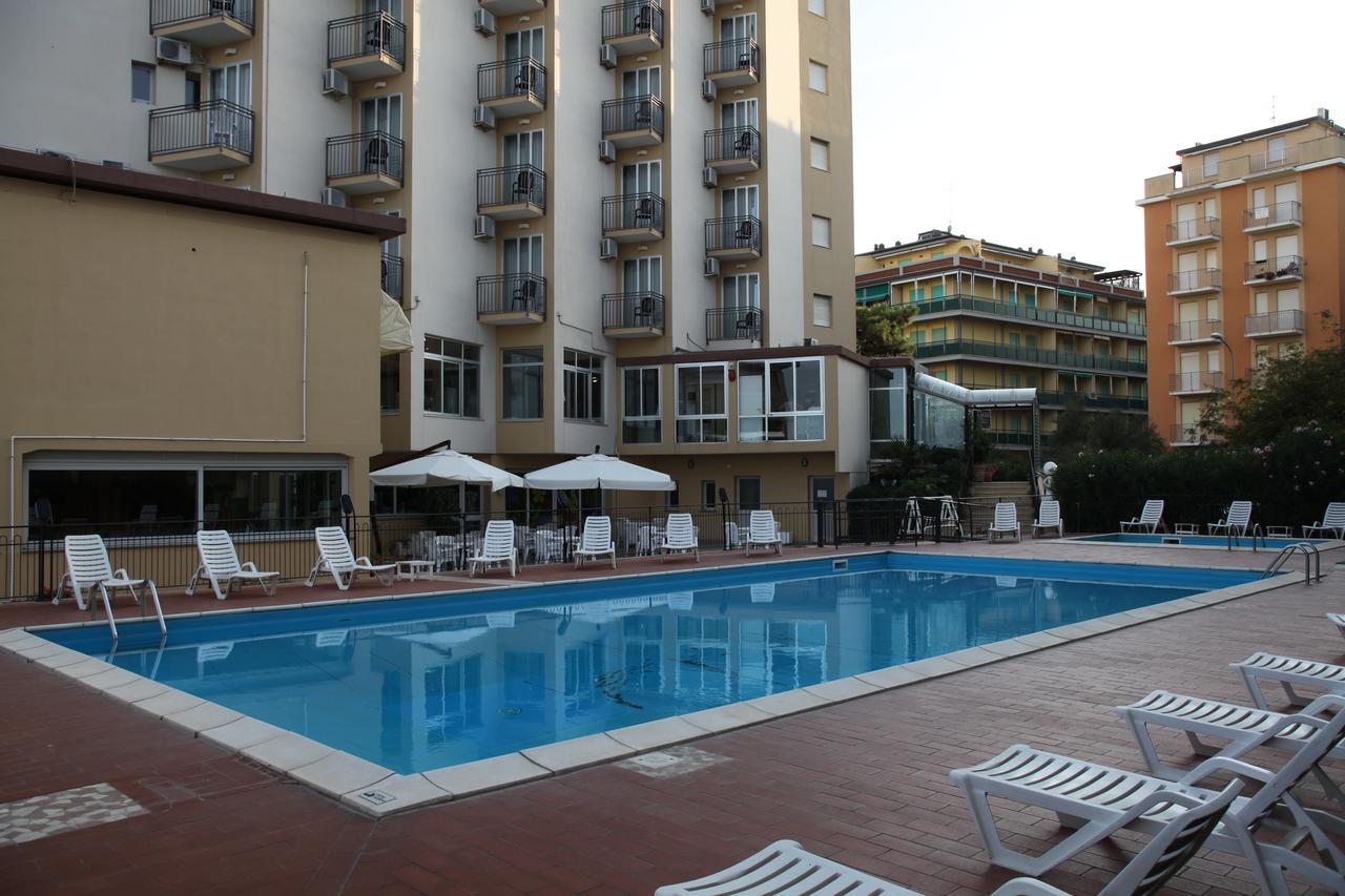 Hotel Plaza 리도 델리 에스텐시 외부 사진