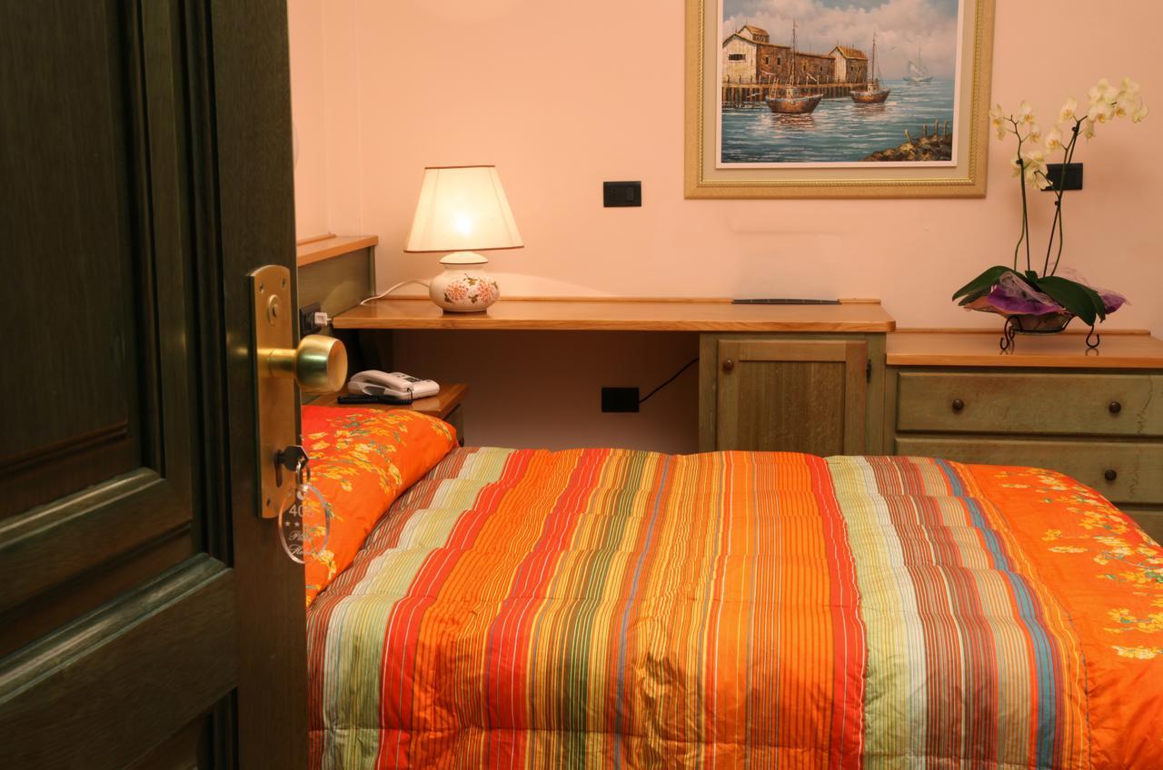 Hotel Plaza 리도 델리 에스텐시 외부 사진